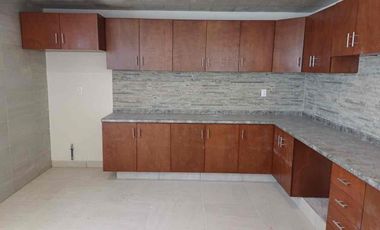 Casa NUEVA en CACALOMACAN