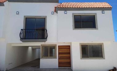 Casa NUEVA en CACALOMACAN