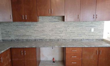 Casa NUEVA en CACALOMACAN