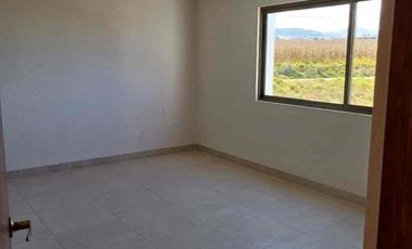 Casa NUEVA en CACALOMACAN