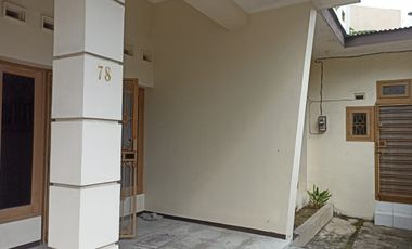 Dijual Rumah Hook 2 Lantai Siap Huni Hanya 50 Meter Dari Jl Slamet Riyadi Solo
