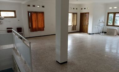 Dijual Rumah Hook 2 Lantai Siap Huni Hanya 50 Meter Dari Jl Slamet Riyadi Solo