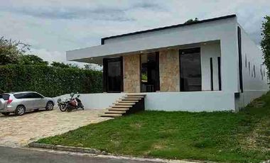 VENDO CASA PARA ESTRENAR