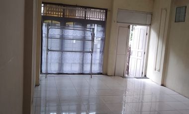 DIJUAL RUMAH BANGUNAN PERMANEN 2 LANTAI SIAP HUNI BERLOKASI STRATEGIS DI SLIPI