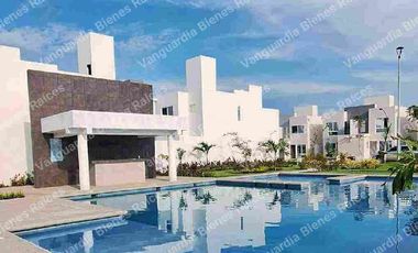 Casa amueblada en renta en coto privado con alberca. Cerca de la clínica del IMSS 33, Bahía de Banderas, Nayarit.