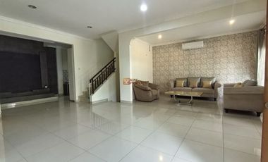 Disewakan Rumah 3 Kamar 2,5 Lantai Puri Mansion Cluster Hawaii Dekat Mall Puri dan Tol JORR