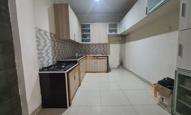 Disewakan Rumah 3 Kamar 2,5 Lantai Puri Mansion Cluster Hawaii Dekat Mall Puri dan Tol JORR