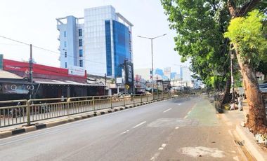Gedung di Lahan Luas 1200m Jl Soepomo Tebet Jaksel