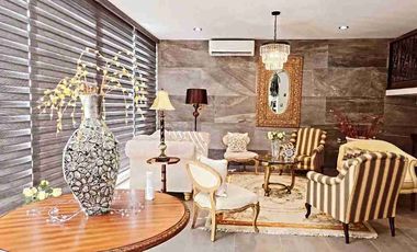 Casa en venta Amueblada con alberca frente al Club Campestre