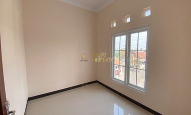 RUMAH BARU DAN SIAP HUNI, 10 MENIT DARI TERMINAL GIWANGAN