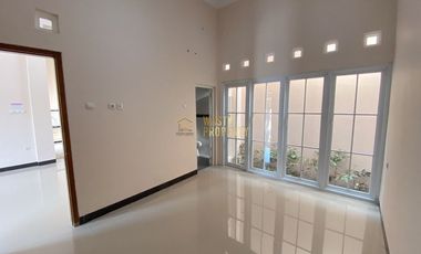 RUMAH BARU DAN SIAP HUNI, 10 MENIT DARI TERMINAL GIWANGAN