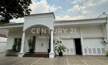 For Rent: Luxury & Spacious House with Swimming Pool in Prime Menteng, Central Jakarta
