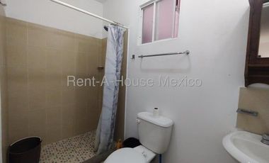 Departamento amueblado de 2 recámaras con amenidades. RENTA - Villas del Refugio