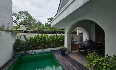 Villa Semi Furnished Disewakan, di Padangsambian Denpasar Area