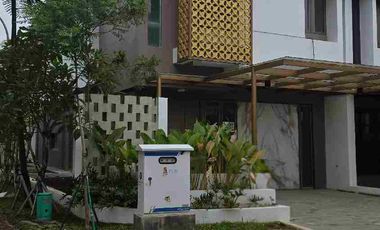 Disewakan Rumah Hoek Baru di Puri 11 uk 7x12 untuk 3 lantai Harga 150 juta