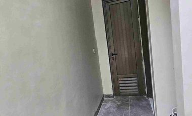 Disewakan Rumah Hoek Baru di Puri 11 uk 7x12 untuk 3 lantai Harga 150 juta