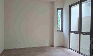 Disewakan Rumah Hoek Baru di Puri 11 uk 7x12 untuk 3 lantai Harga 150 juta