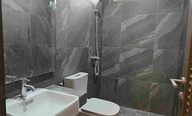 Disewakan Rumah Hoek Baru di Puri 11 uk 7x12 untuk 3 lantai Harga 150 juta