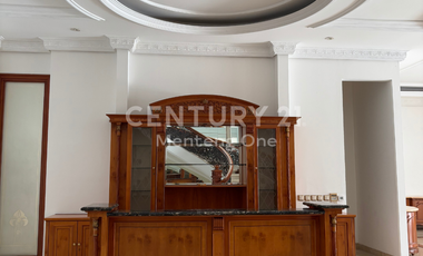 For Rent: Charming House with Lush Garden in Menteng