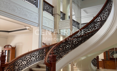 For Rent: Charming House with Lush Garden in Menteng