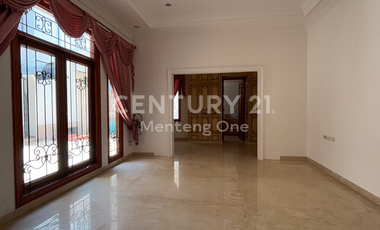 For Rent: Charming House with Lush Garden in Menteng