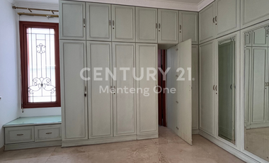 For Rent: Charming House with Lush Garden in Menteng