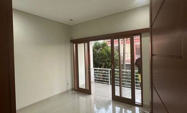 Rumah 3 Kamar Tidur Cantik Dijual, di Gatsu Tengah, Denpasar Area