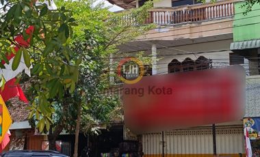 Bangunan Usaha di Jalan Kartini