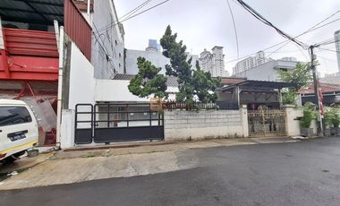 Disewakan Rumah Tanjung Duren Raya Unfurnish Selesai Renovasi 1,5 Lantai, Akses Strategis Dekat Cabang Bank BCA & Mall Central Park Di Tanjung Duren