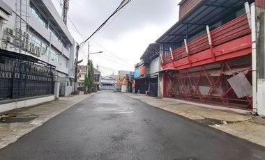 Disewakan Rumah Tanjung Duren Raya Unfurnish Selesai Renovasi 1,5 Lantai, Akses Strategis Dekat Cabang Bank BCA & Mall Central Park Di Tanjung Duren