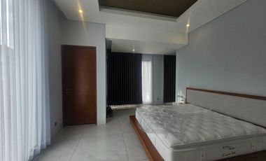 Villa Modern Eksklusif 3 Lantai Dijual, di Denpasar Barat Area