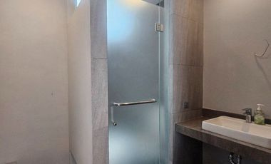 Villa Modern Eksklusif 3 Lantai Dijual, di Denpasar Barat Area