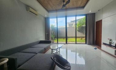 Villa Modern Eksklusif 3 Lantai Dijual, di Denpasar Barat Area