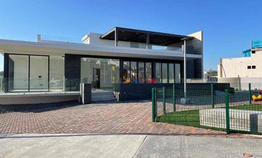 CASA EN RENTA EN PUERTA JARDÍN SECTOR ALPINO, APODACA, NUEVO LEÓN