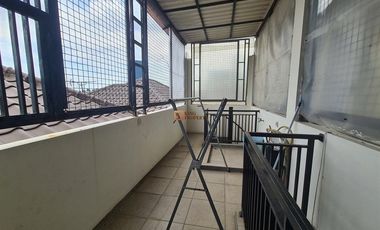 Dekat Mall Puri & Tol JORR, Disewakan Rumah 2,5 Lantai Puri Mansion Cluster Hawaii Luas 253m, Kembangan, Jakarta Barat