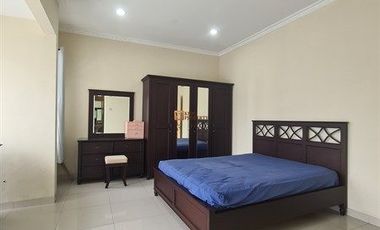 Dekat Mall Puri & Tol JORR, Disewakan Rumah 2,5 Lantai Puri Mansion Cluster Hawaii Luas 253m, Kembangan, Jakarta Barat