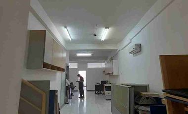 Disewakan Ruko 3 Lt Dekat Jalan Tol Kebon Jeruk Jakarta Barat