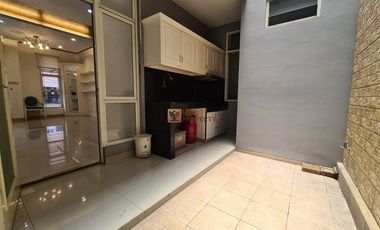 Disewa Rumah Puri Mansion Cluster Hawaii 260 M2 Akses Pik & Bandara Soekarno Hatta, Fasilitas Kolam Renang, Basket Court, Club House, One Gate System