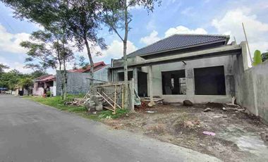 Rumah proses finising di maguwoharjo dekat lotte mart kampus unriyo