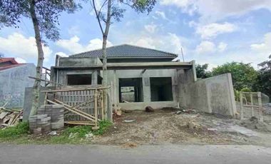 Rumah proses finising di maguwoharjo dekat lotte mart kampus unriyo