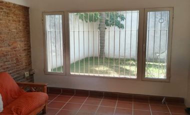 VENTA - CASA 2 DORMITORIOS - CENTRO CAÑADA DE GÓMEZ