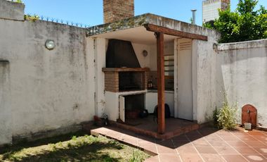 VENTA - CASA 2 DORMITORIOS - CENTRO CAÑADA DE GÓMEZ