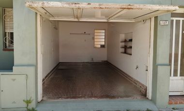 VENTA - CASA 2 DORMITORIOS - CENTRO CAÑADA DE GÓMEZ