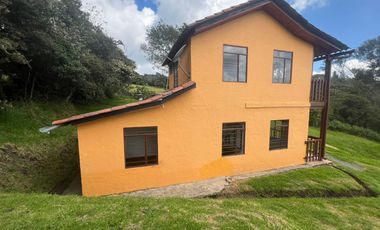 SE ARRIENDA CASA CAMPESTRE EN YERBABUENA