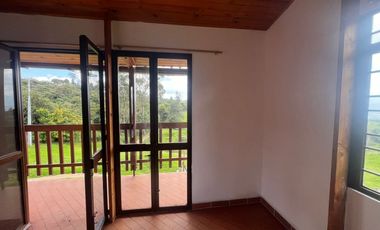 SE ARRIENDA CASA CAMPESTRE EN YERBABUENA