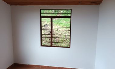 SE ARRIENDA CASA CAMPESTRE EN YERBABUENA