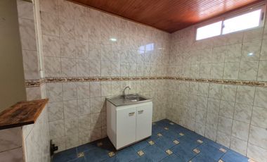 Amplia casa de 2 pisos en Hijuelas, excelente ubicación central