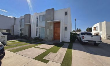 Renta de Casa en Residencial Tulipanes, al Norte de la Ciudad, Vigilancia  las 24 hrs