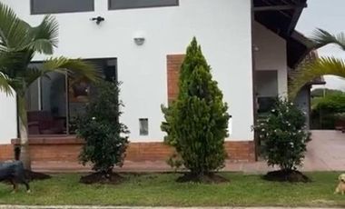 VENDO HERMOSA CASA CAMPESTRE EN SILVANIA, CUNDINAMARCA