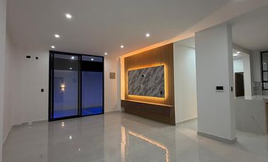 VENTA DE CASA EN URB. PORTON DEL RIO